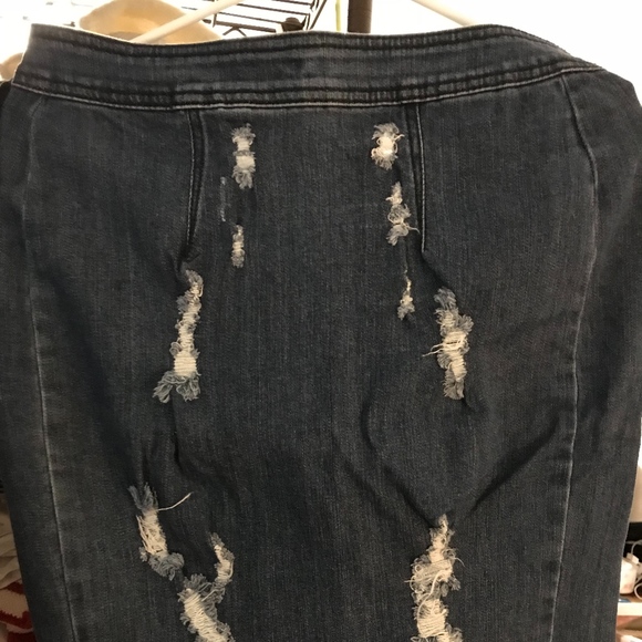 Forever 21 knee length denim skirt - Picture 1 of 3
